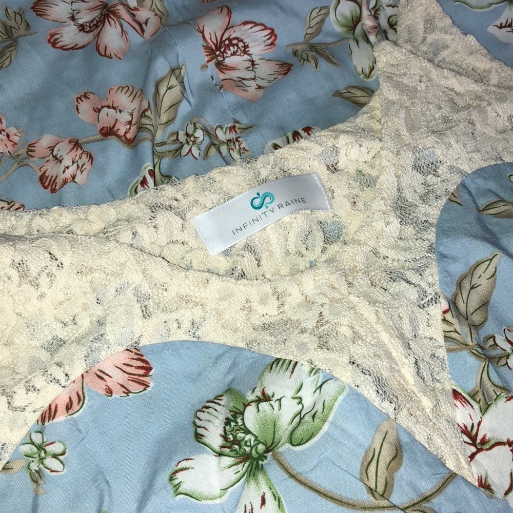 SMALL ✨ Floral & Lace Sundress ✨ - Picture 3 of 4